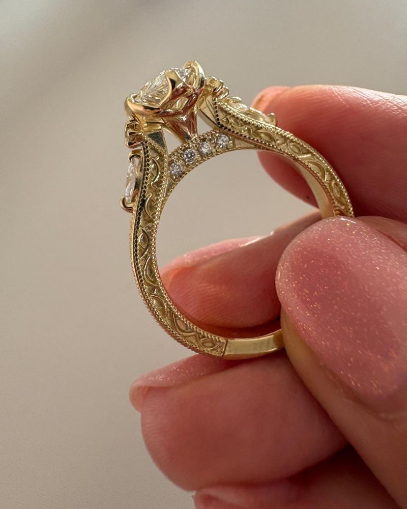 Inel logodna aur galben 18K model bogat diamant mare