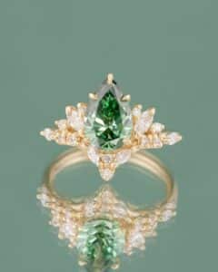 Inel logodna deep forest diamant verde lab grown aur galben 14k