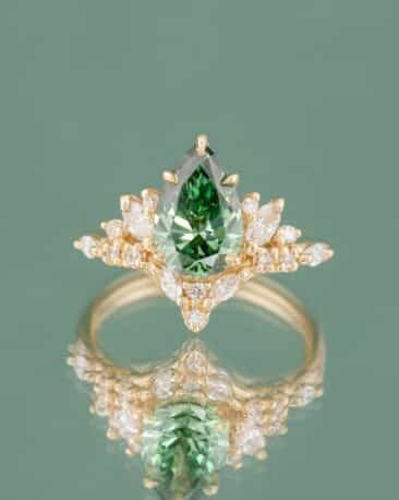 Inel logodna deep forest diamant verde lab grown aur galben 14k