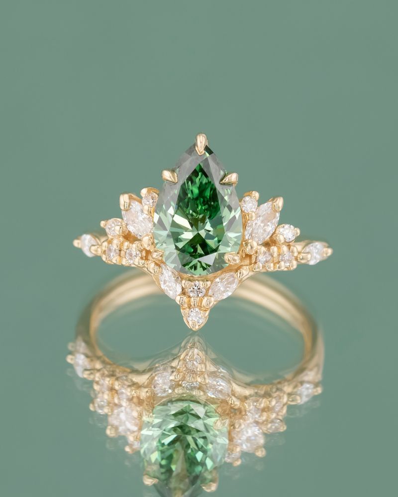 Inel logodna deep forest diamant verde lab grown aur galben 14k